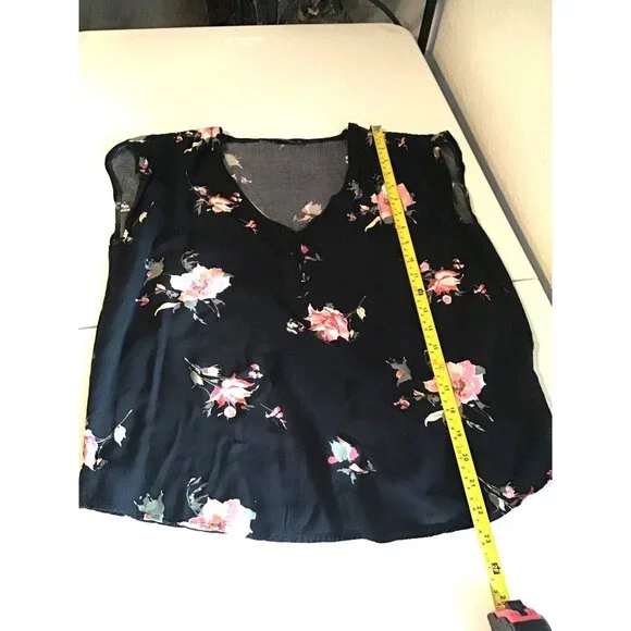 ABERCROMBIE & FITCH WOMENS BLACK FLORAL SHORT SLEEVE LIGHT WEIGHT TOP SIZE SMALL - Picture 5 of 5